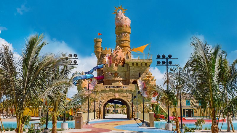 Het indrukwekkende Suncastle met glijbanen bij Celebration Key.