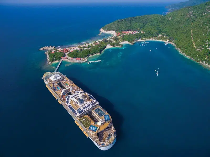Uitzicht op de kust van Labadee, Haïti.