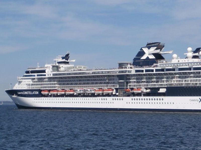 Celebrity Constellation drijft stuurloos in de Ionische Zee