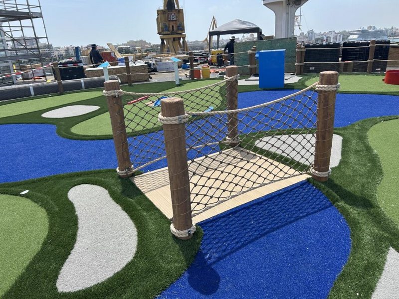Nieuwe midgetgolfbaan op de Carnival Liberty