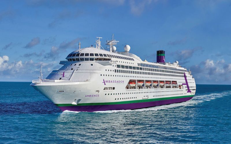 Ambience van Ambassador Cruise Line op zee