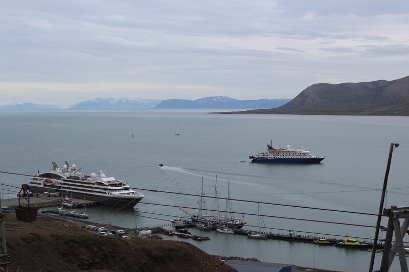 Feestelijkheden in Longyearbyen ter gelegenheid van 100 jaar Svalbard bij Noorwegen