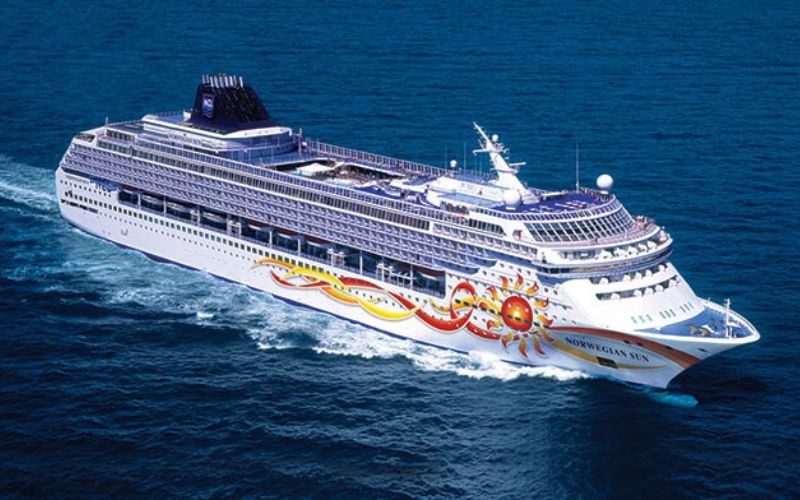 Cruiseschip Norwegian Sun op zee