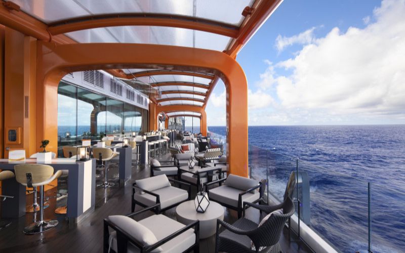 Het Magic Carpet-platform op de Celebrity Beyond