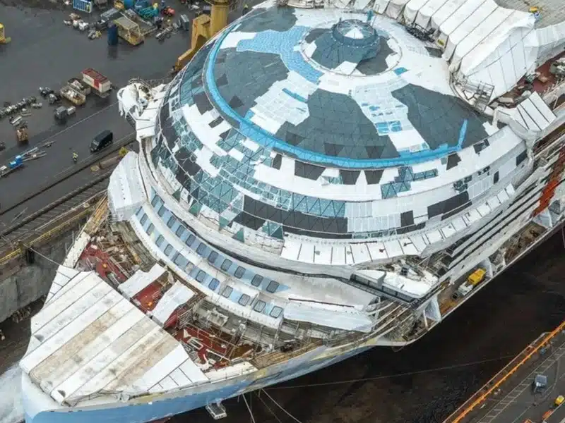 Legend of the Seas bij tewaterlating