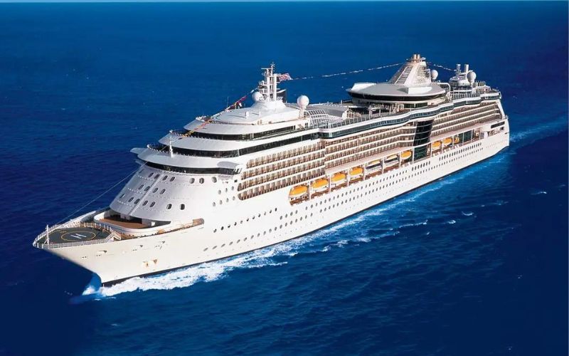 Radiance of the Seas op zee