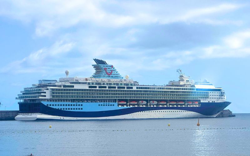 Marella Explorer schip aan de buitenkant