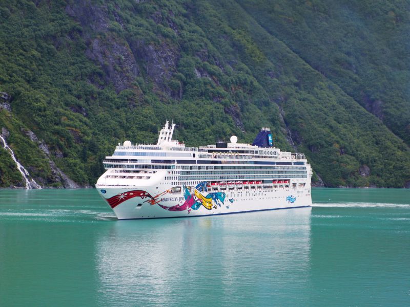 Norwegian Jewel tijdens zoekactie op zee