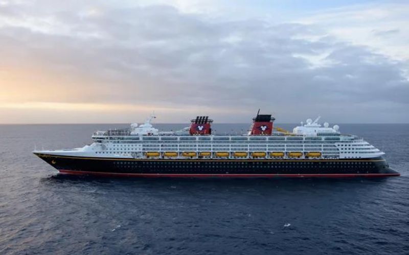 Disney Wonder op zee