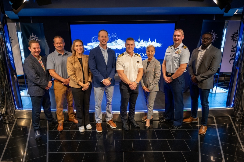 Plaquette-uitwisseling bij aankomst van de MSC Grandiosa in Port Canaveral