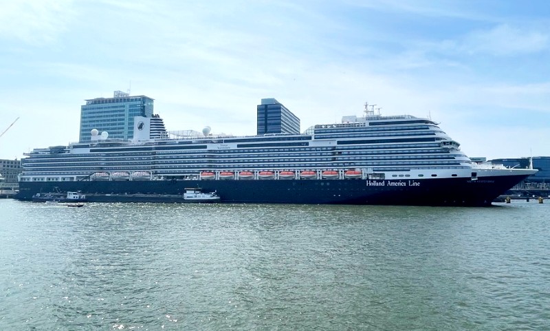 Nieuw Statendam op zee