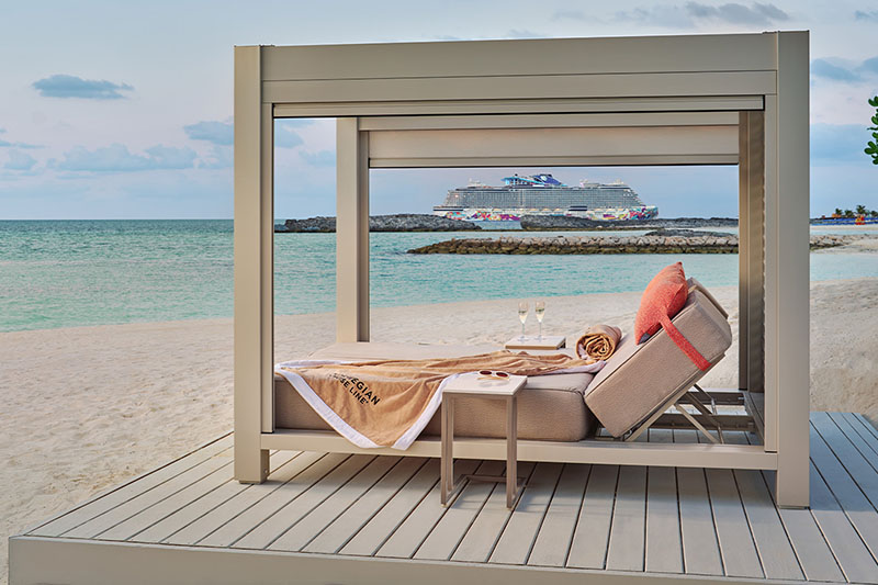 Vibe Shore Club cabana op Great Stirrup Cay