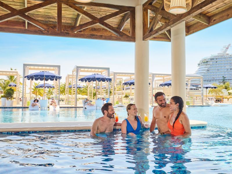 Swim-up bar voor volwassenen op Isla Tropicale