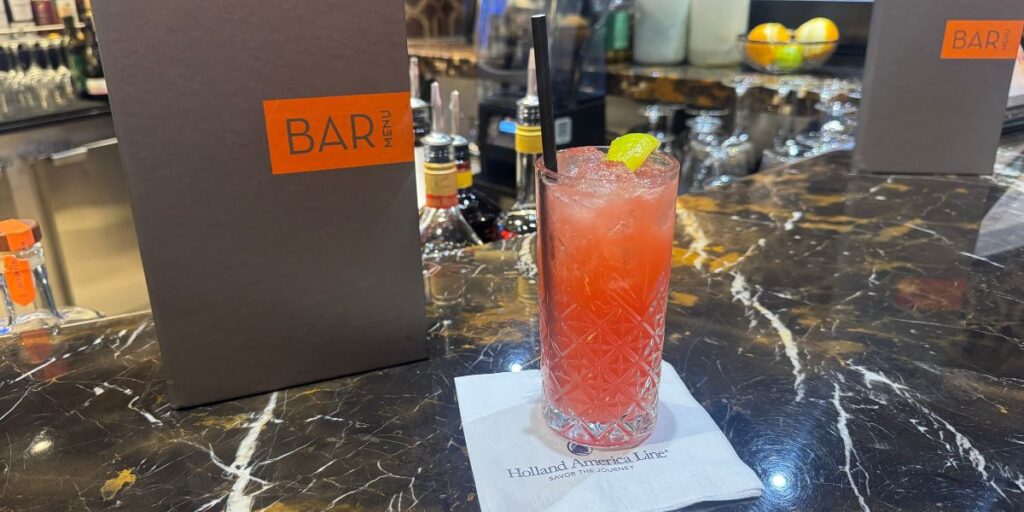 Cocktail tijdens Orange Party