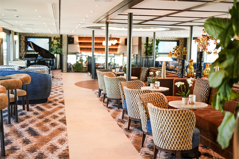 Lounge aan boord van de Resplendence
