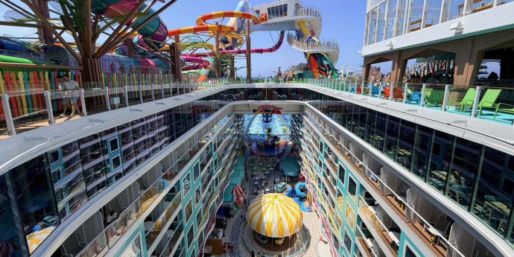 Legend of the Seas Surfside met hutten