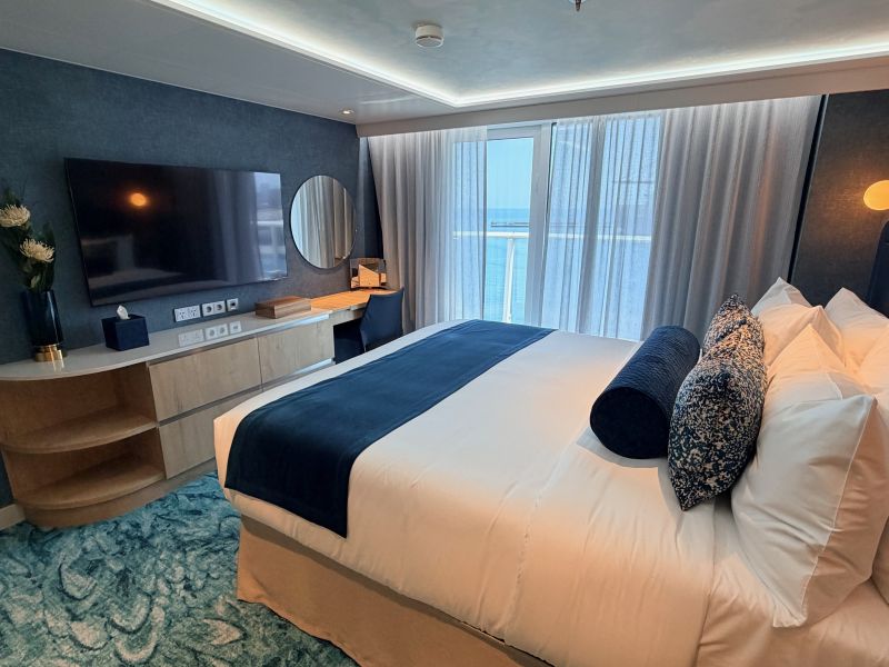 Hoofdslaapkamer van de Ultimate Family Townhouse op de Legend of the Seas