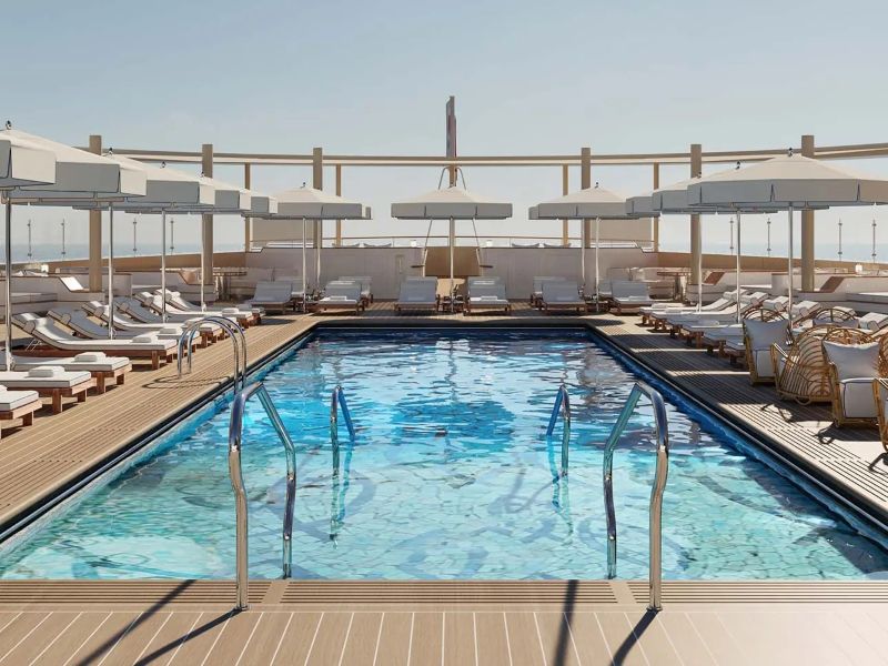 Zwembad op een Four Seasons-jacht