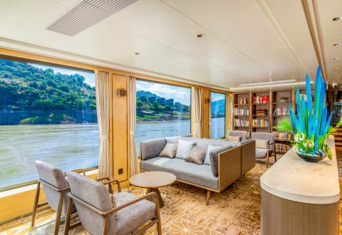 Bibliotheek aan boord van de Century Vision
