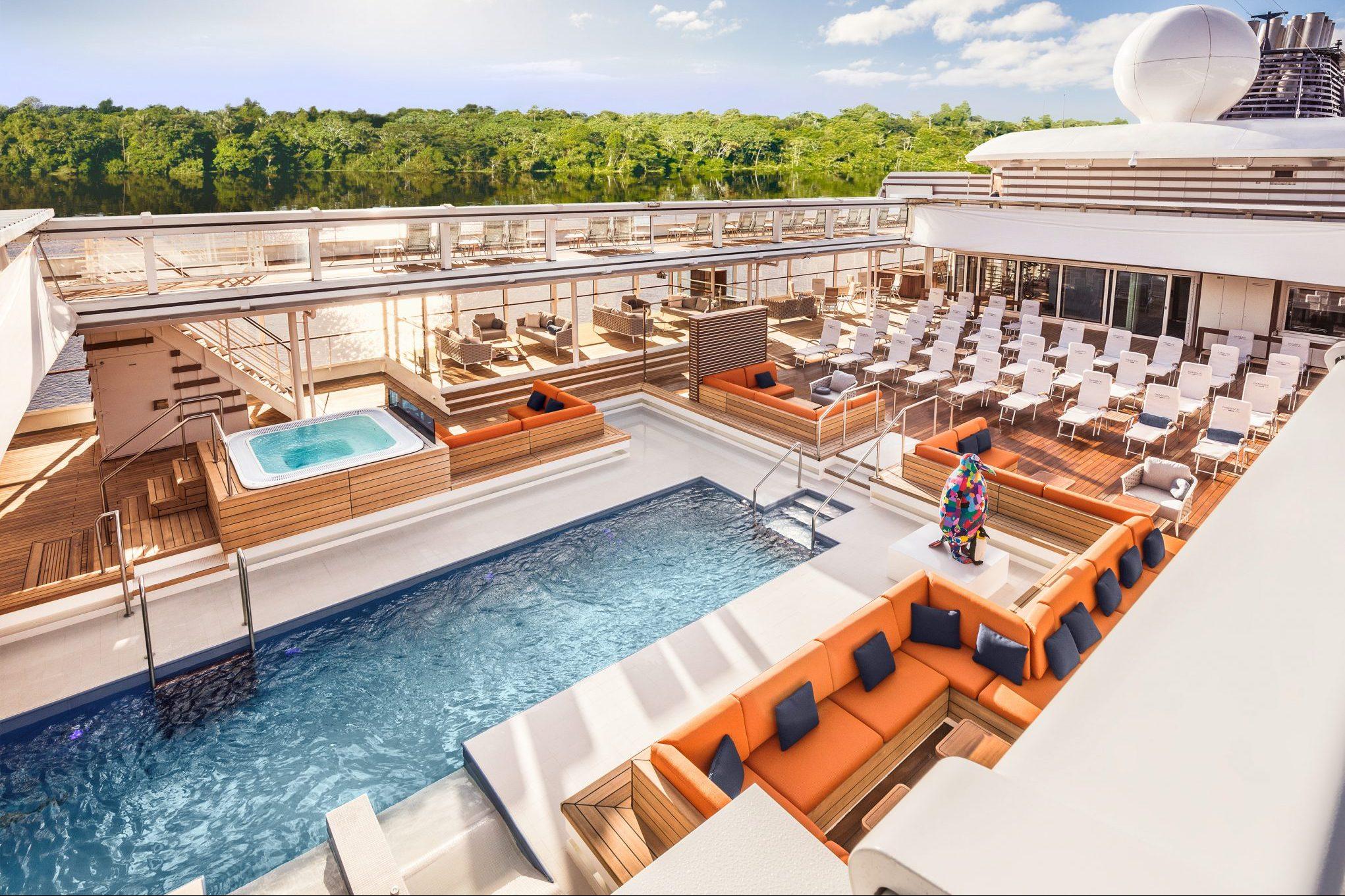 Vard levert HANSEATIC spirit op aan Hapag-Lloyd Cruises
