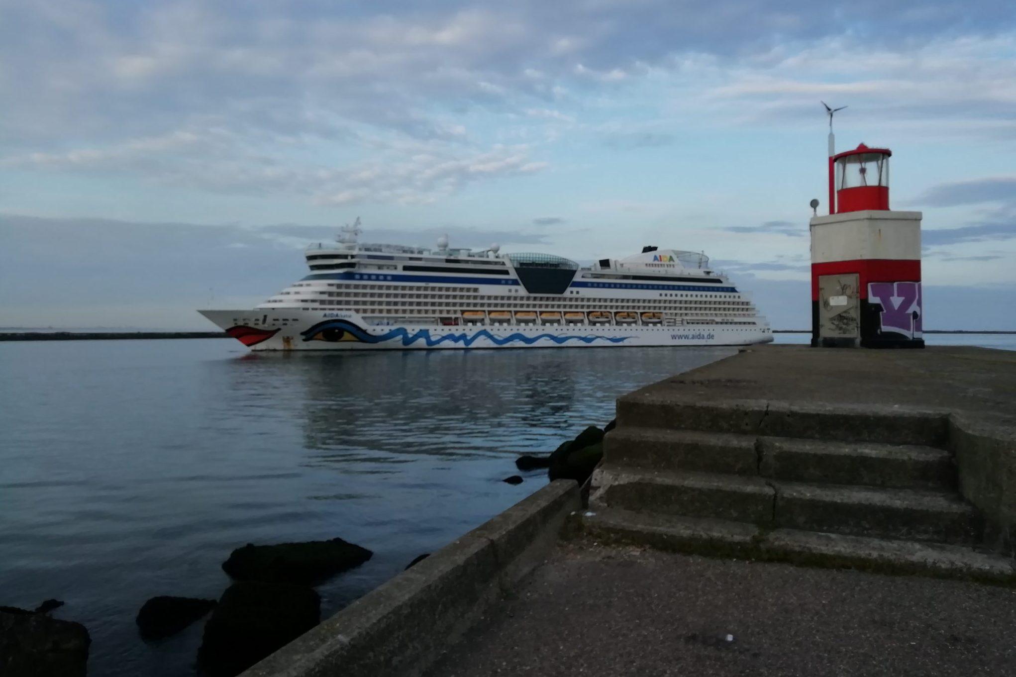 Foto’s: Aankomst AIDAluna in IJmuiden