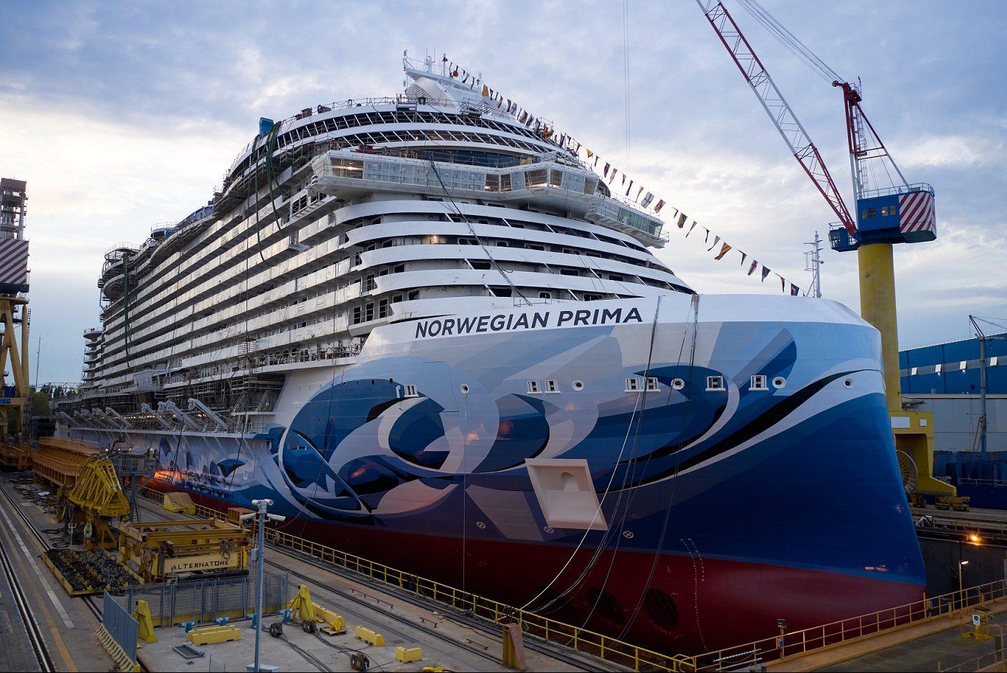 Norwegian Prima te water gelaten in Italië