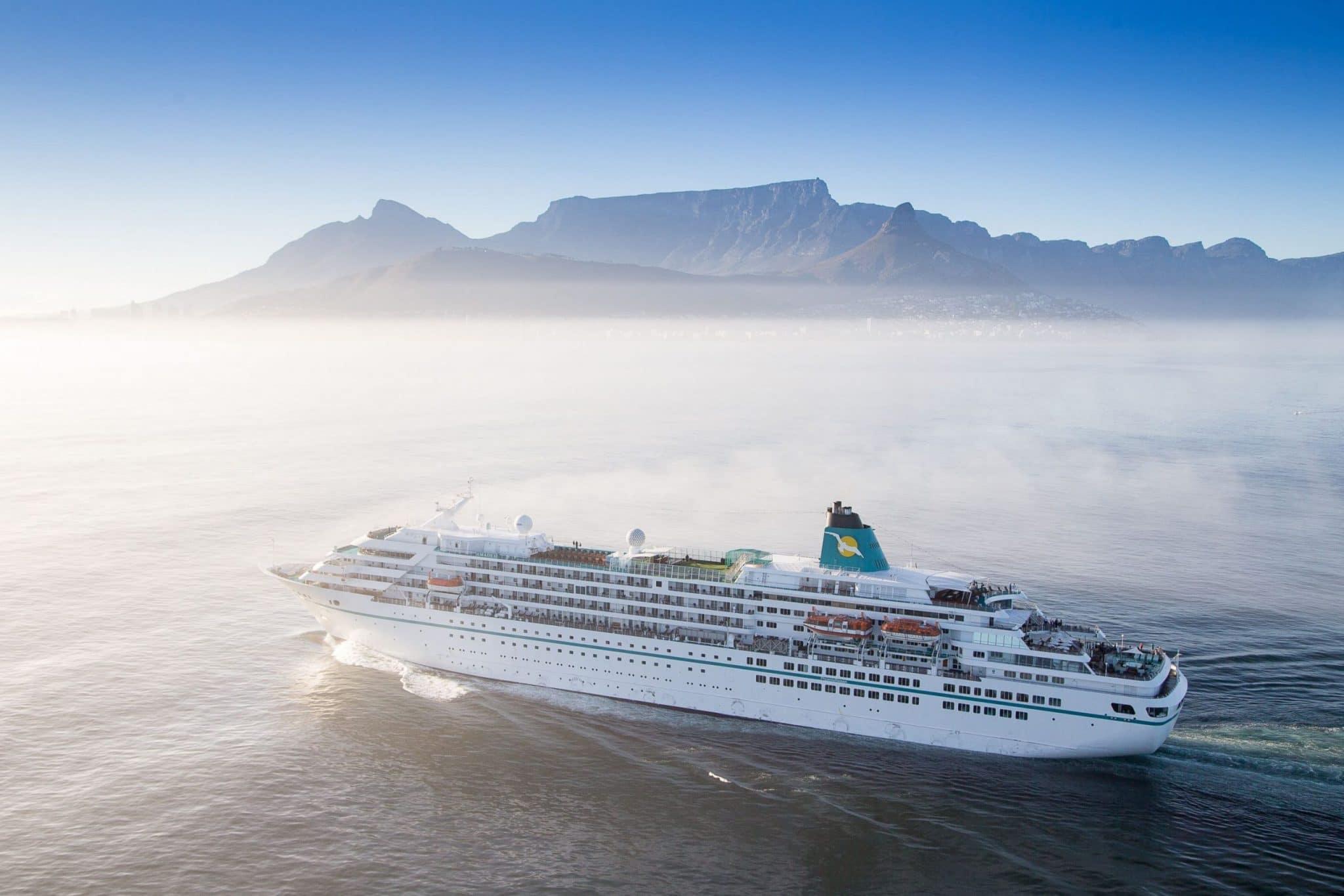 Amadea van Phoenix Reisen fris uit scheepswerf