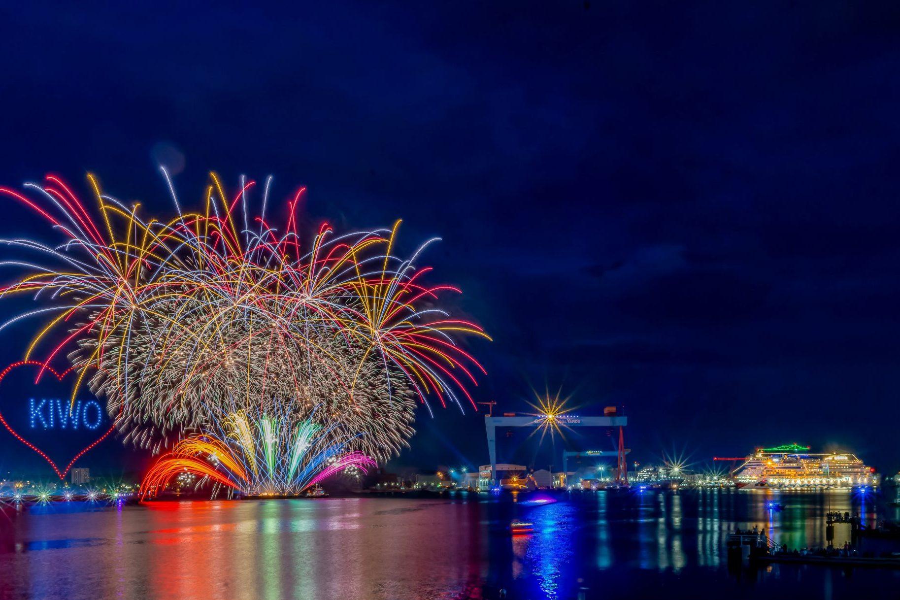 AIDAbella in de spotlights tijdens finale Kieler Woche