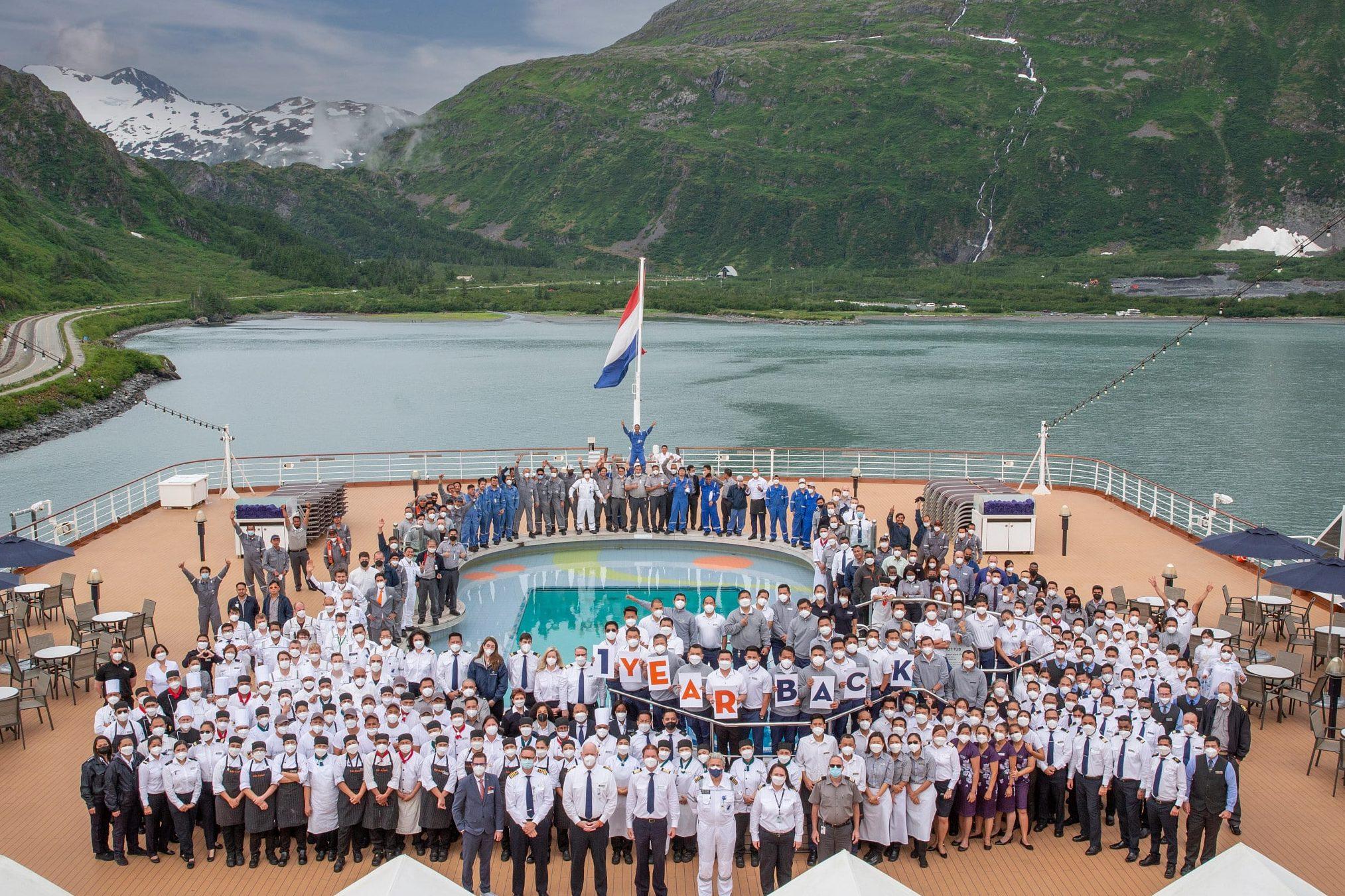 Holland America Line viert 1 jaar cruisen sinds herstart