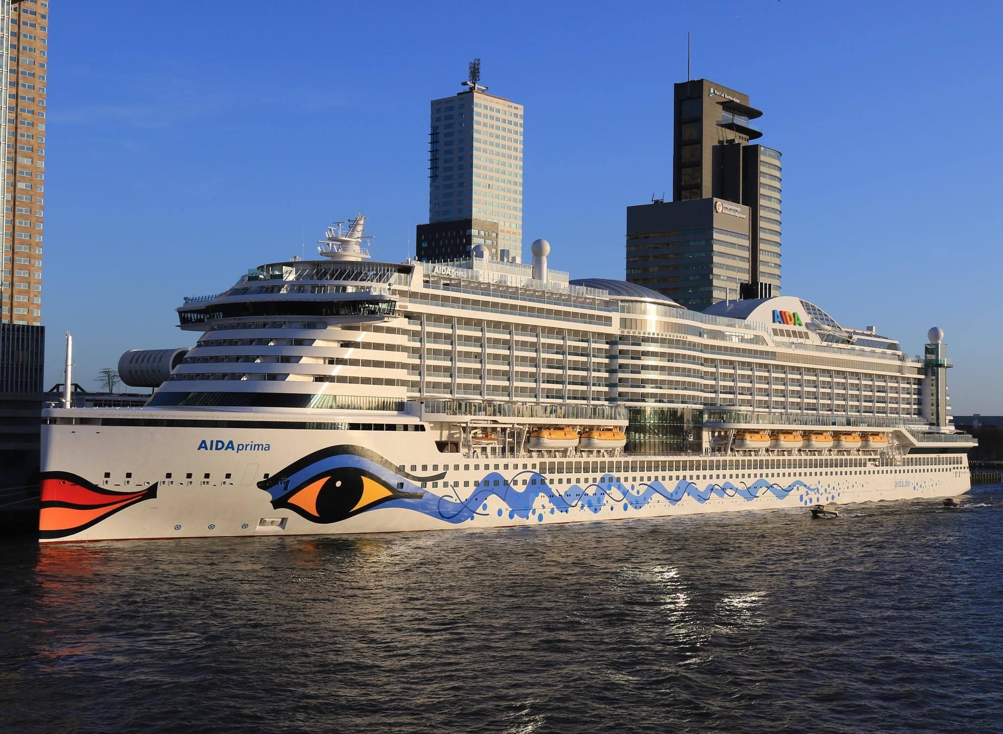 AIDAprima feestelijk onthaald in Rotterdam ivm 100e bezoek 