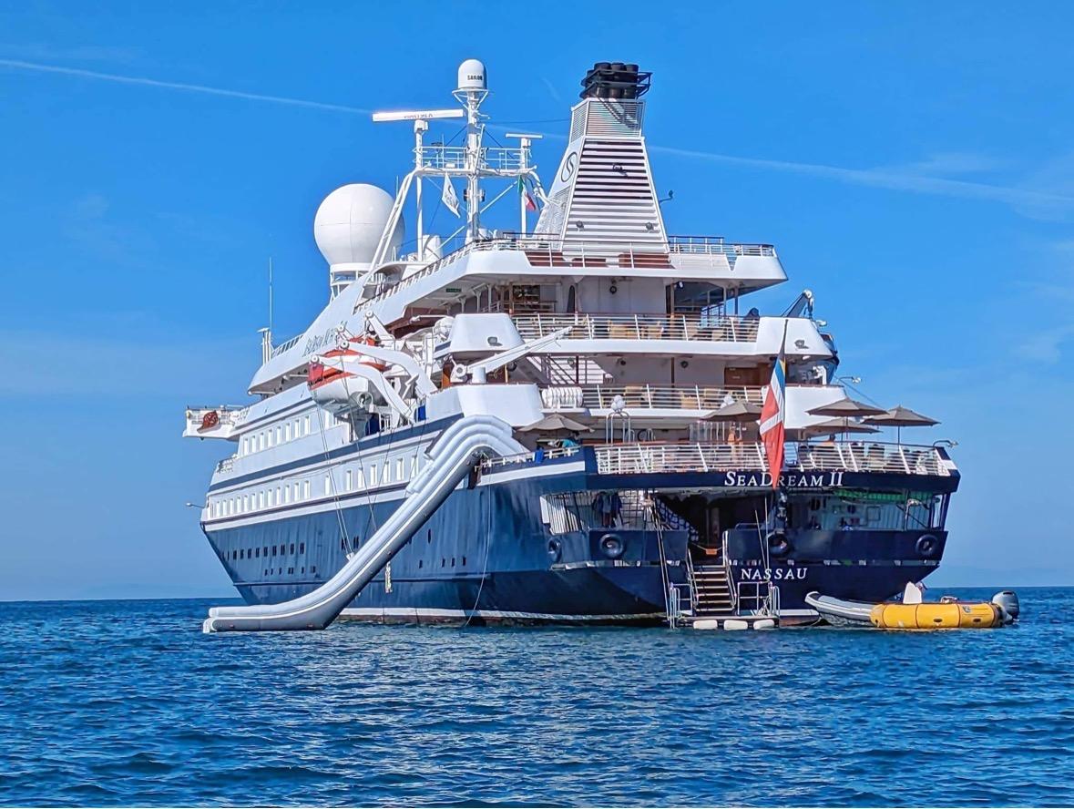 SeaDream Yacht Club installeert glijbaan op ultraluxe jachten