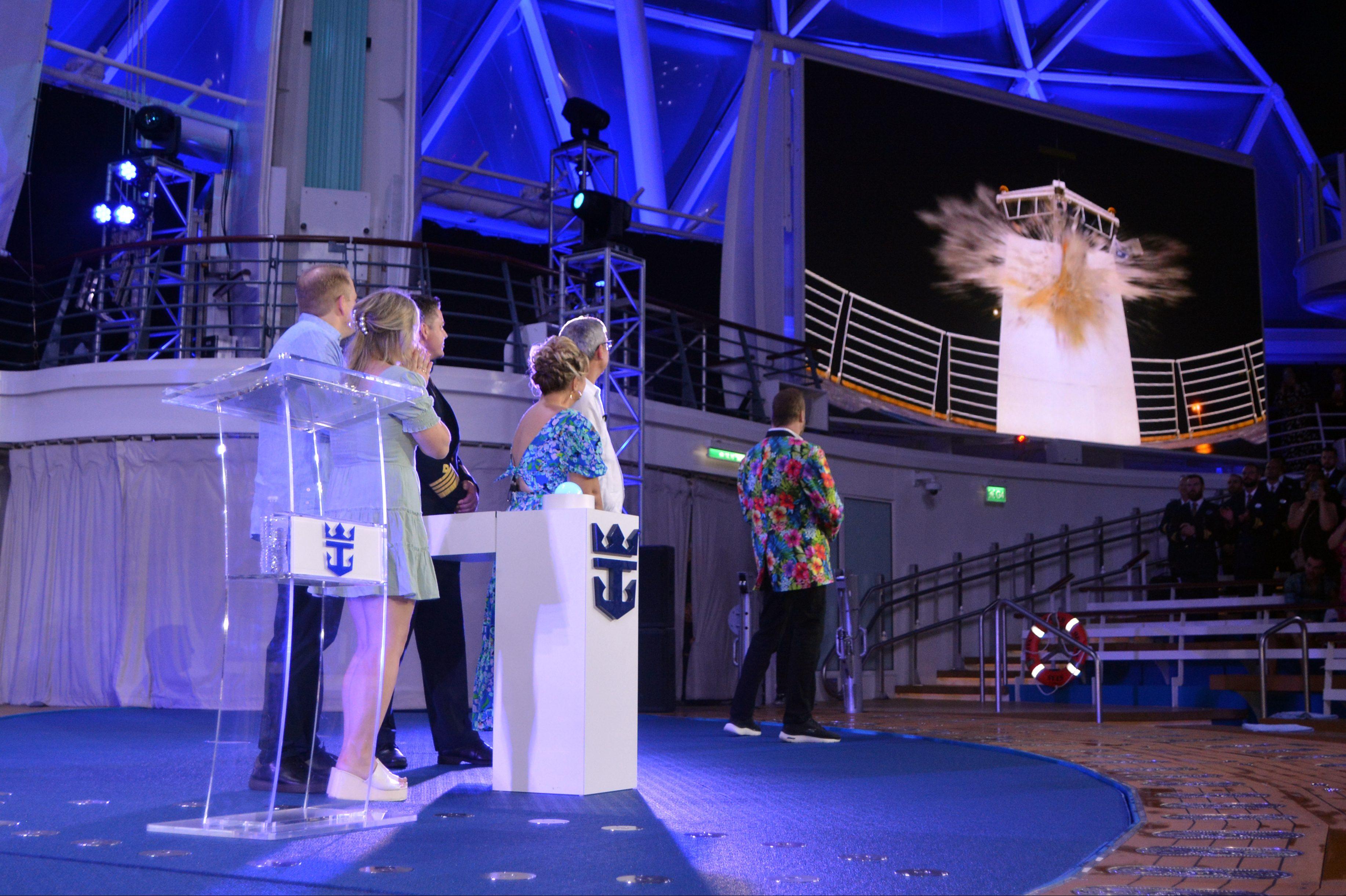 Grootste cruiseschip ter wereld Wonder of the Seas gedoopt