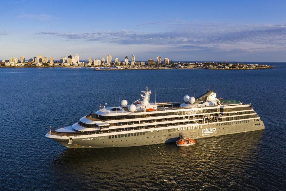 World Voyager redt vier schipbreukelingen van zeilboot