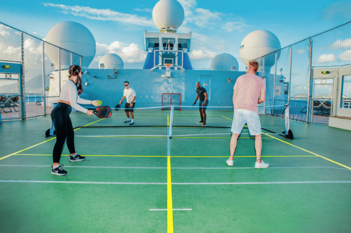 Celebrity Cruises voegt pickleball-banen toe op haar schepen