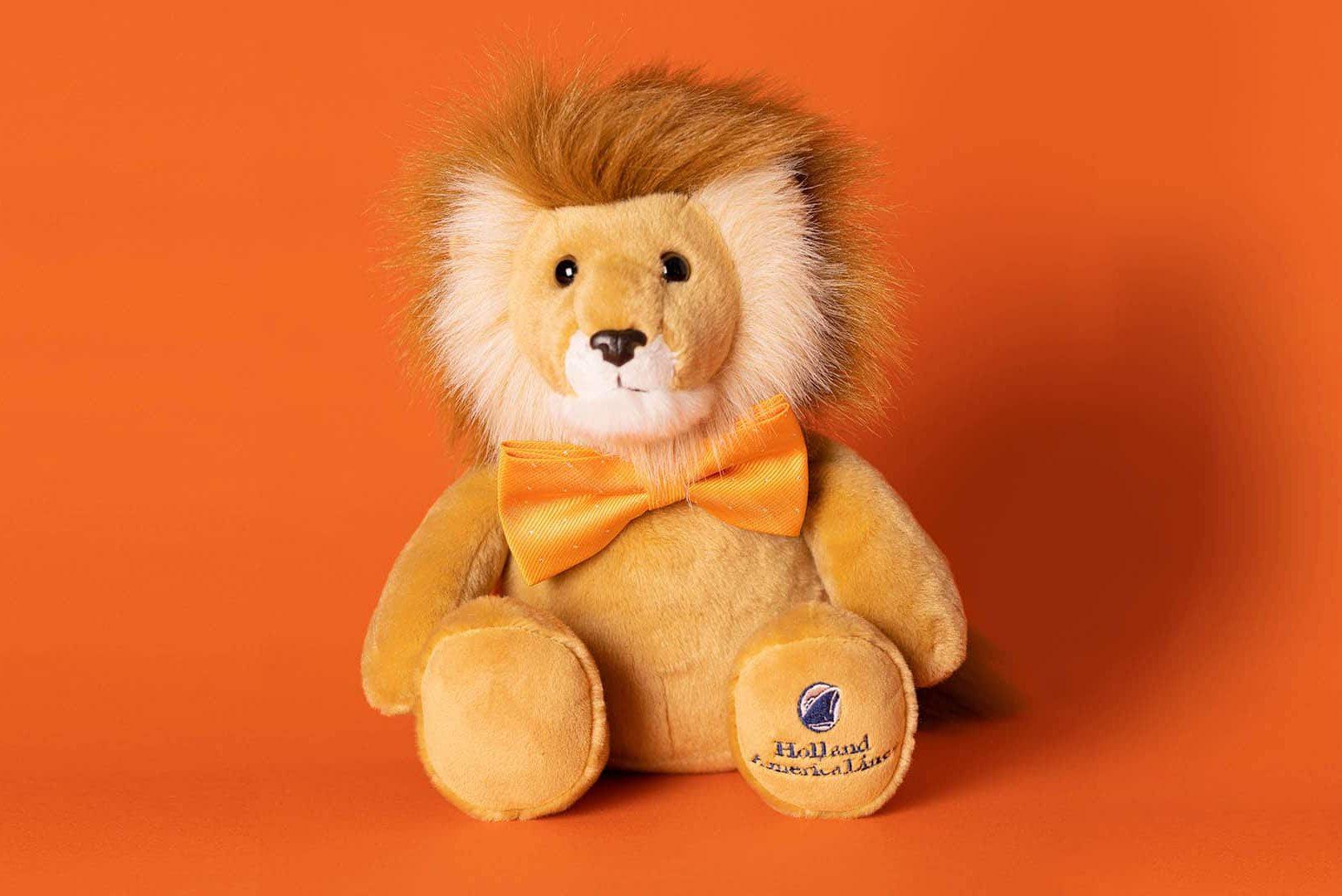Holland America Line introduceert op Koningsdag haar nieuwe mascotte, Lewie de Leeuw