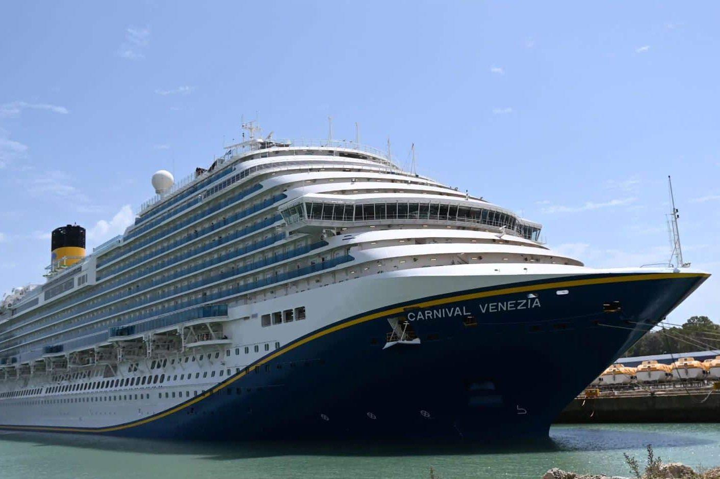 Carnival Venezia krijgt nieuwe rompkleuren met Costa-twist