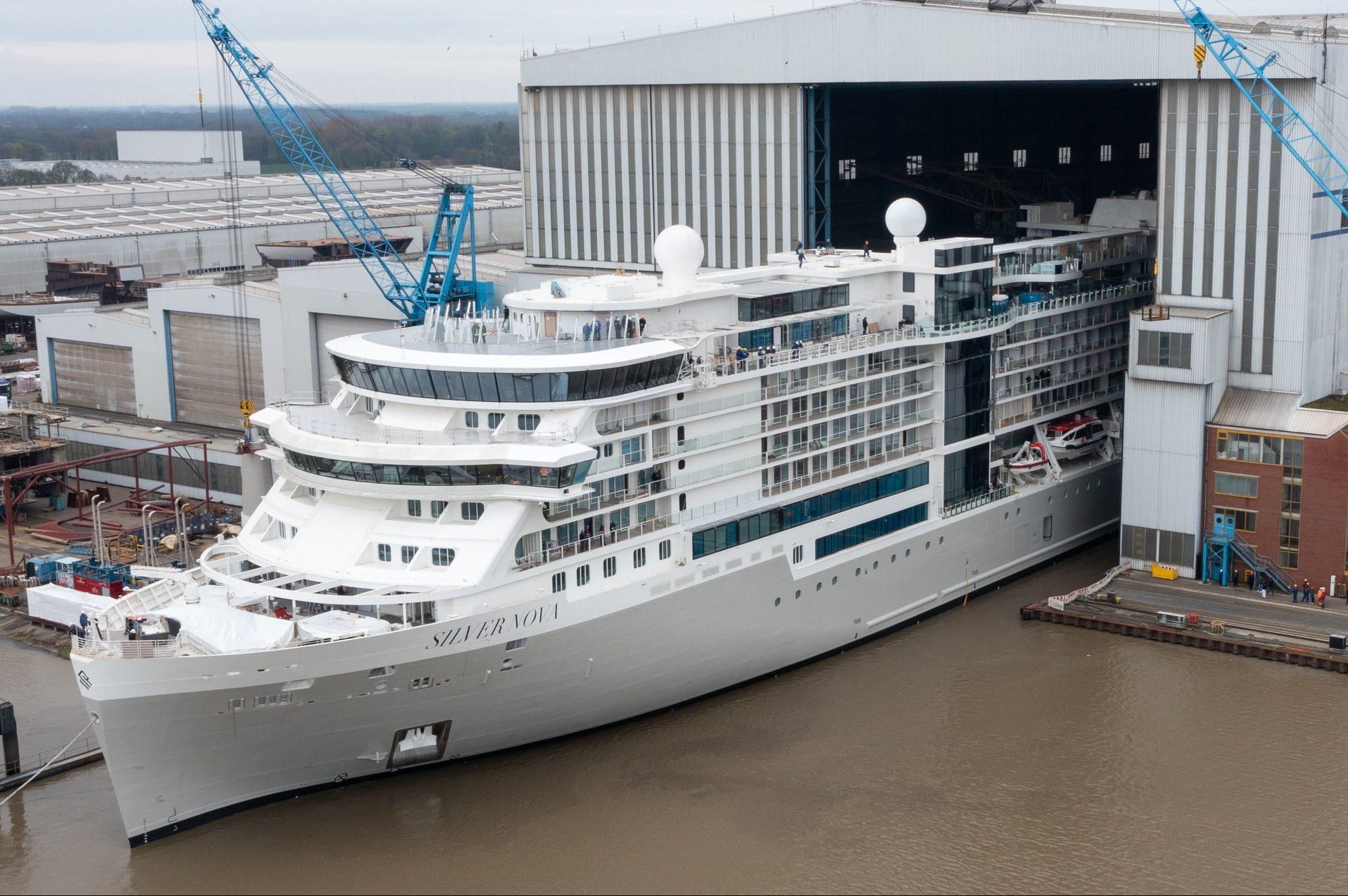 Silver Nova uitgedokt bij Meyer Werft in Papenburg