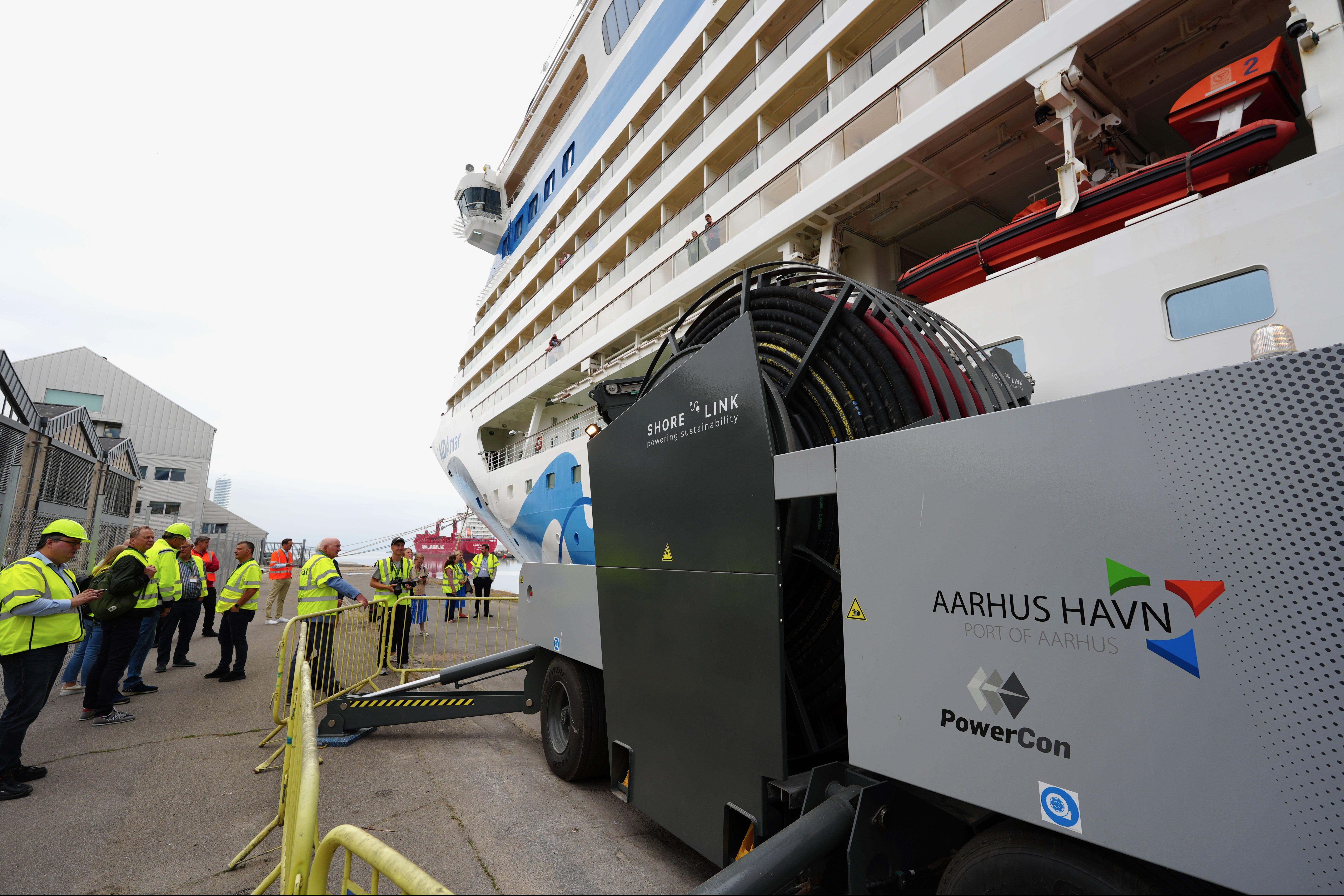 AIDAmar opent eerste walstroomvoorziening van Denemarken in Aarhus