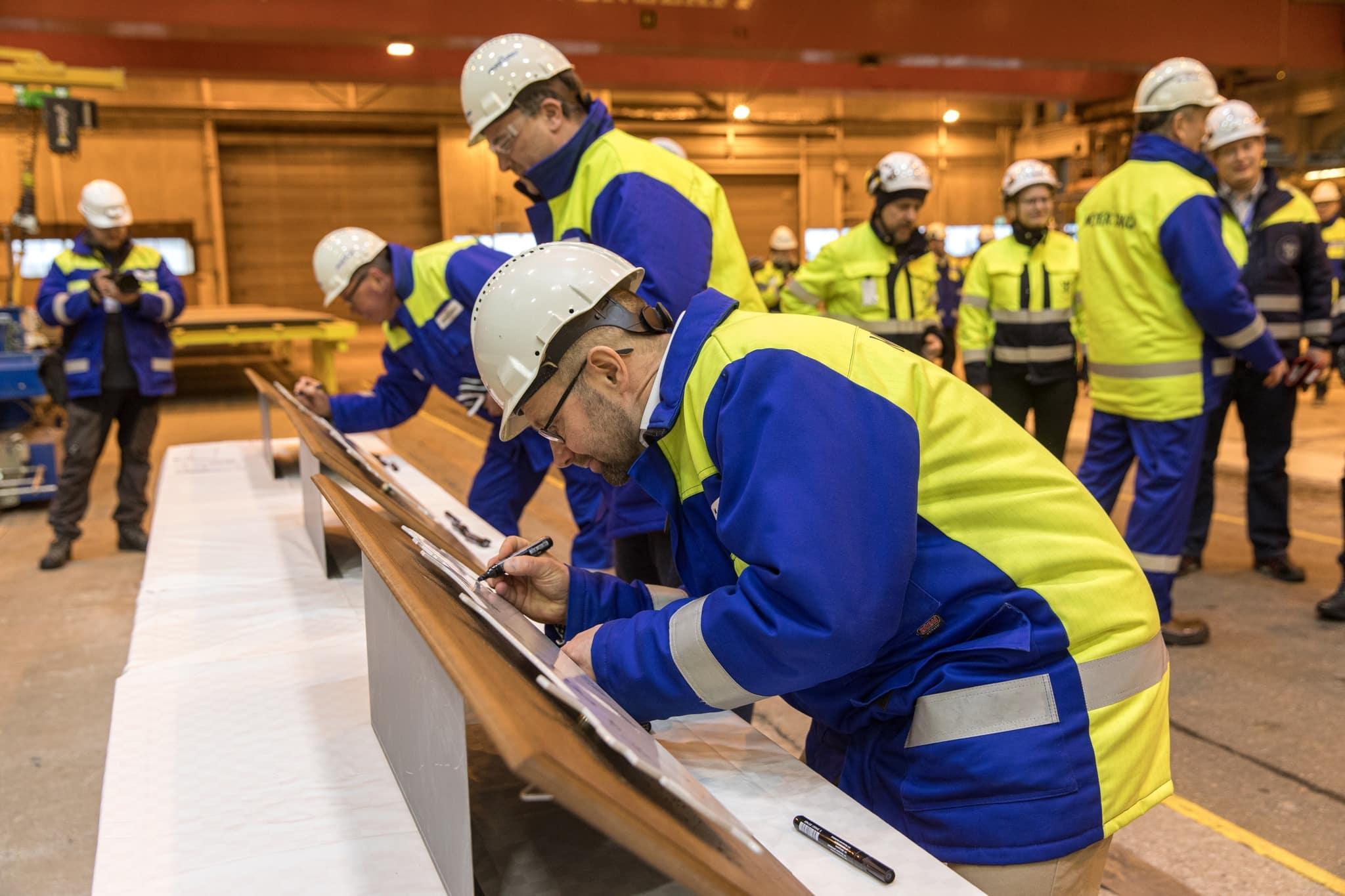 Eerste stuk staal gesneden van derde Icon klasse schip Royal Caribbean