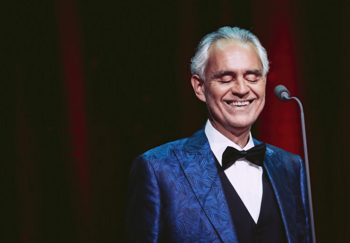 Andrea Bocelli treedt op tijdens doopplechtigheid Queen Anne
