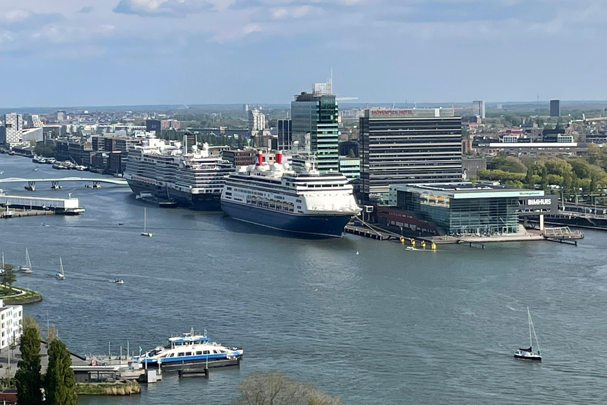 Amsterdam vermindert zeecruises en streeft naar vertrek PTA uit centrum in 2035