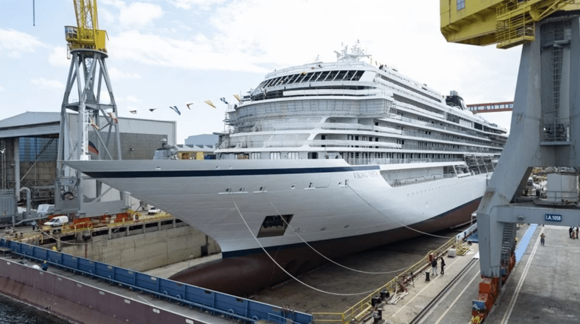 Nieuwe_schip_Vesta_van_Viking_uitgedokt_in_Ancona