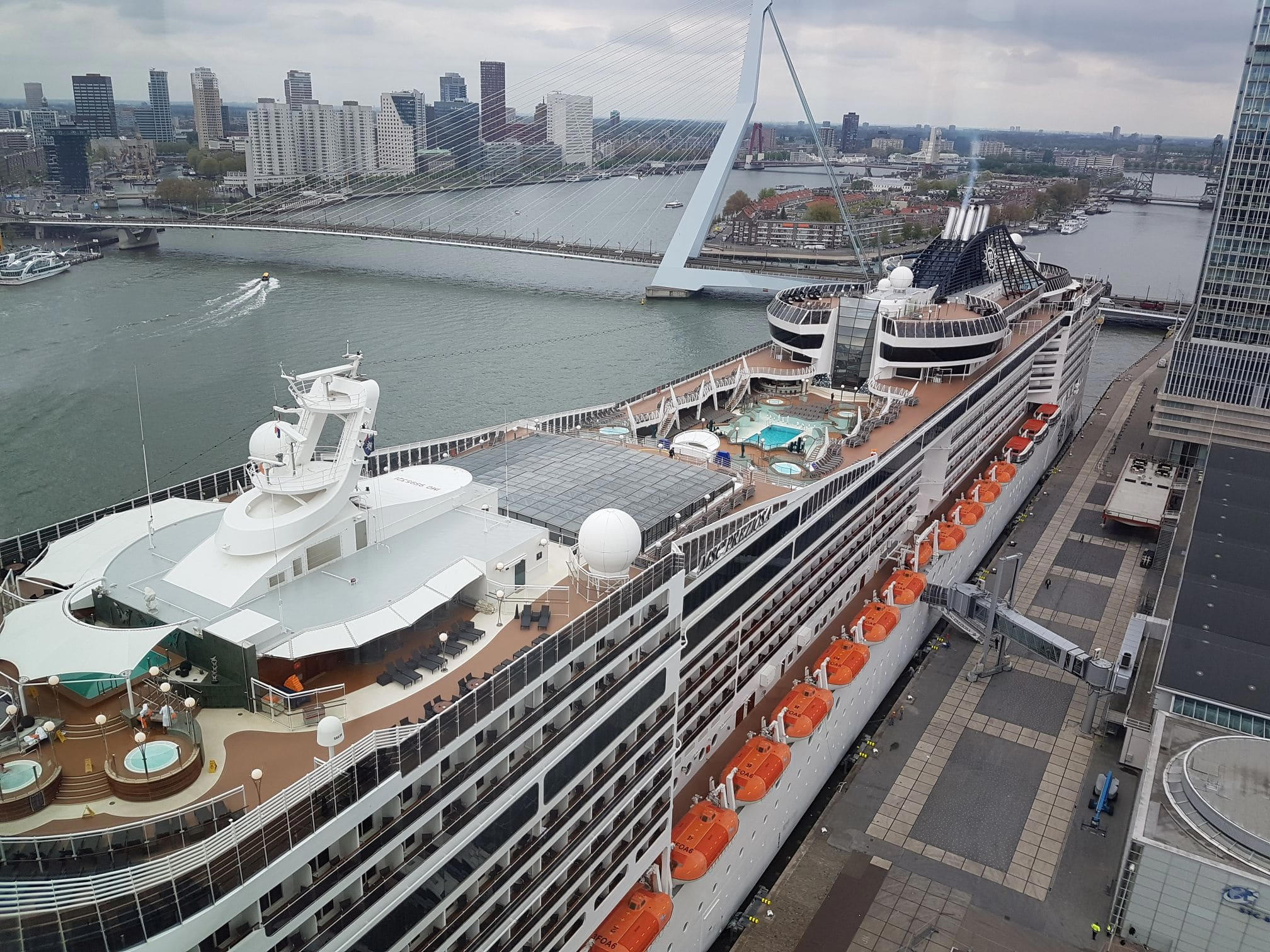cruiseschepen rond de feestdagen in Nederland