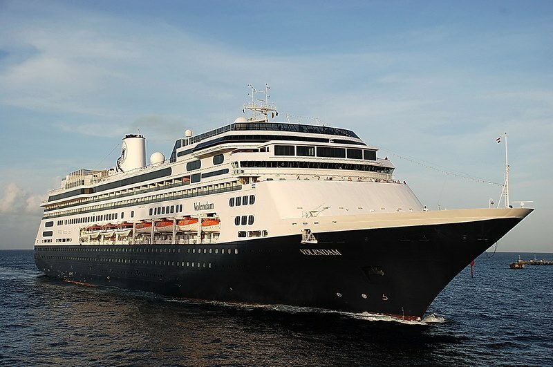 Volendam Vertrekt voor Holland America’s Grand Voyage van Pool tot Pool	