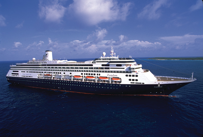 Zaandam van Holland America Gaat in Droogdok voor Onderhoud in Freeport		