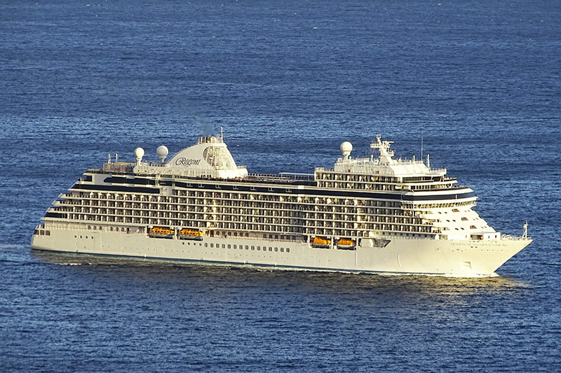 Seven Seas Splendor viert vijf jaar in dienst		