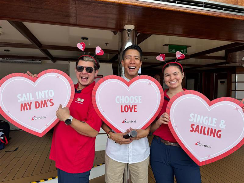 Carnival Houdt Grootste Vlootbrede Geloftenvernieuwing op Zee		