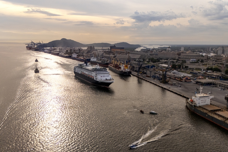 Vasco da Gama arriveert in Paranaguá, Brazilië	