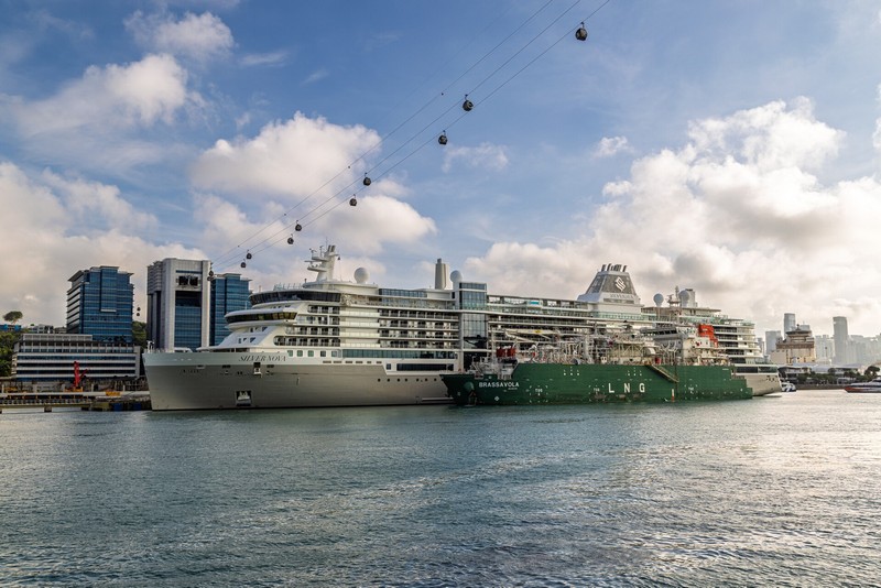 Eerste LNG-bunkering van een cruiseschip in Azië voltooid in Singapore	