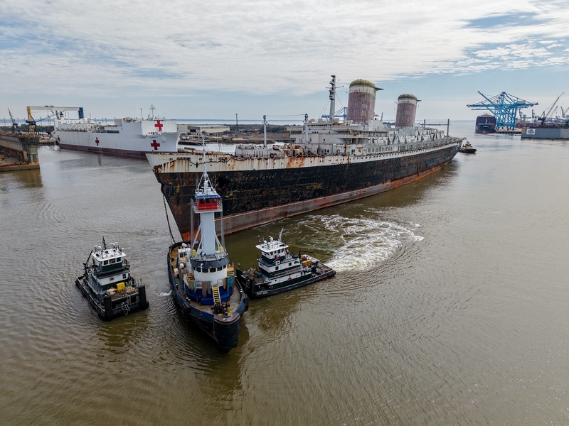 SS United States arriveert in Mobile voor transformatie tot kunstmatig rif		
